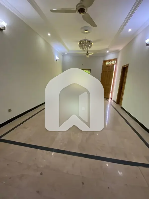 E-11 ISLAMABAD 14marla Ground Portion For Rent 3 Bed With Washroom Drawing Dining Tv Lounge Kichen Parking Gas Parking, photo 2