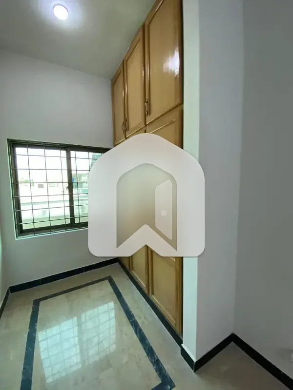 E-11 ISLAMABAD 14marla Ground Portion For Rent 3 Bed With Washroom Drawing Dining Tv Lounge Kichen Parking Gas Parking, photo 13