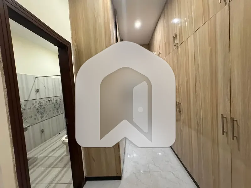 E-11 ISLAMABAD 14 Marla Lower Portion Basement For Rent 3bed With Washroom Drawing Dining Tvl Kichen Parking Gas Parking, photo 6