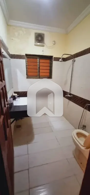 E-11 ISLAMABAD 14 Marla Lower Portion Basement For Rent 3bed With Washroom Drawing Dining Tvl Kichen Parking Gas Parking, photo 8