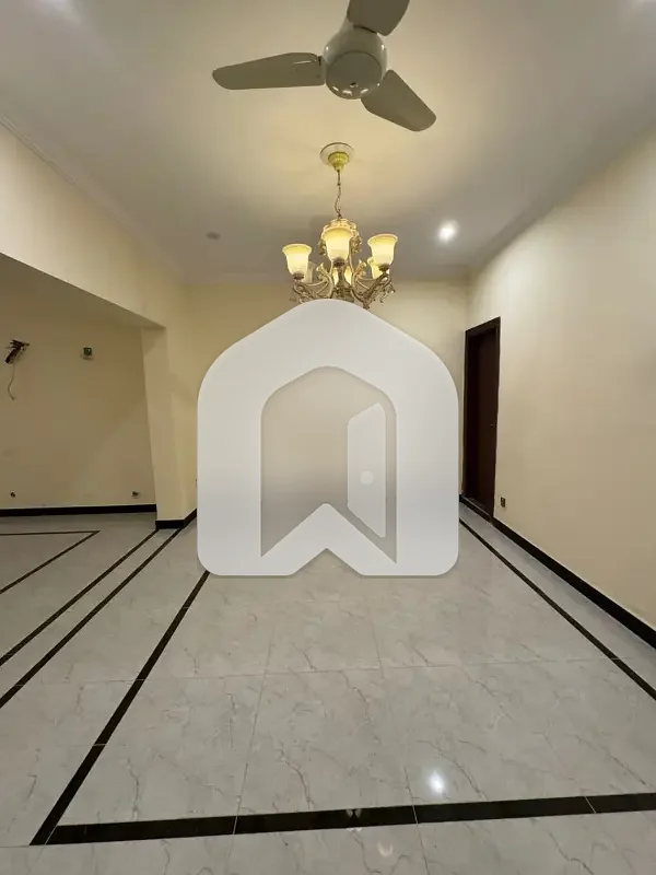 E-11 ISLAMABAD 14 Marla Lower Portion Basement For Rent 3bed With Washroom Drawing Dining Tvl Kichen Parking Gas Parking, photo 3