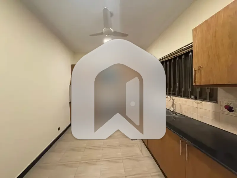 E-11 ISLAMABAD 14 Marla Lower Portion Basement For Rent 3bed With Washroom Drawing Dining Tvl Kichen Parking Gas Parking, photo 5