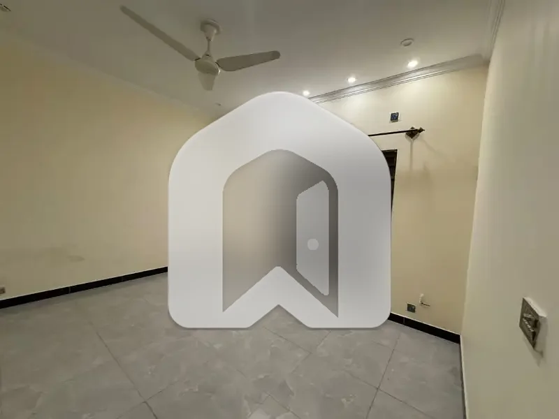 E-11 ISLAMABAD 14 Marla Lower Portion Basement For Rent 3bed With Washroom Drawing Dining Tvl Kichen Parking Gas Parking, photo 4