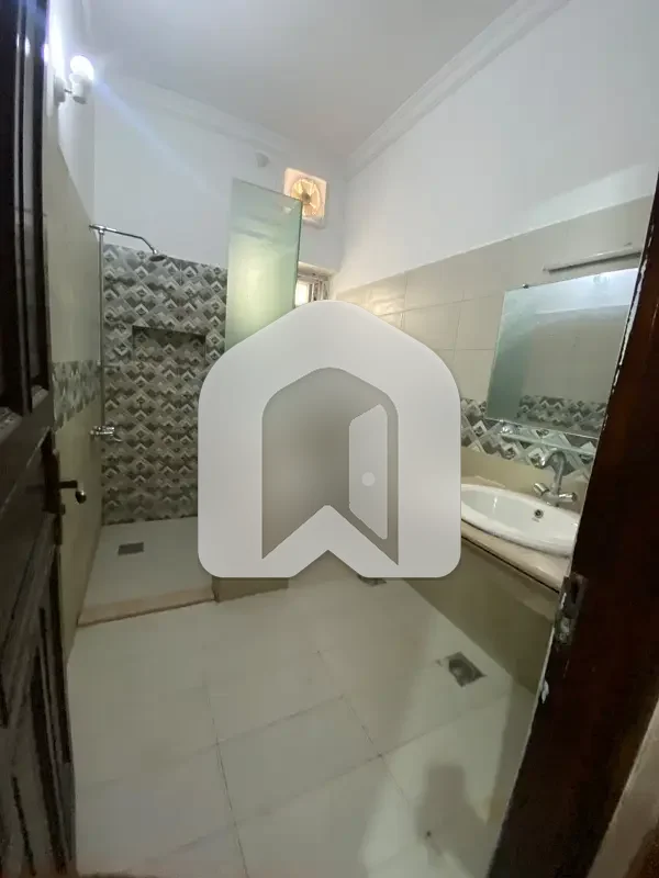 D-12 Islamabad 1 Kanal Lower Portion Basement For Rent 3 Bed With Washroom Drawing Dining Tv Lounge Kichen Store Room Parking Gas Electricity Meter Separate, photo 22