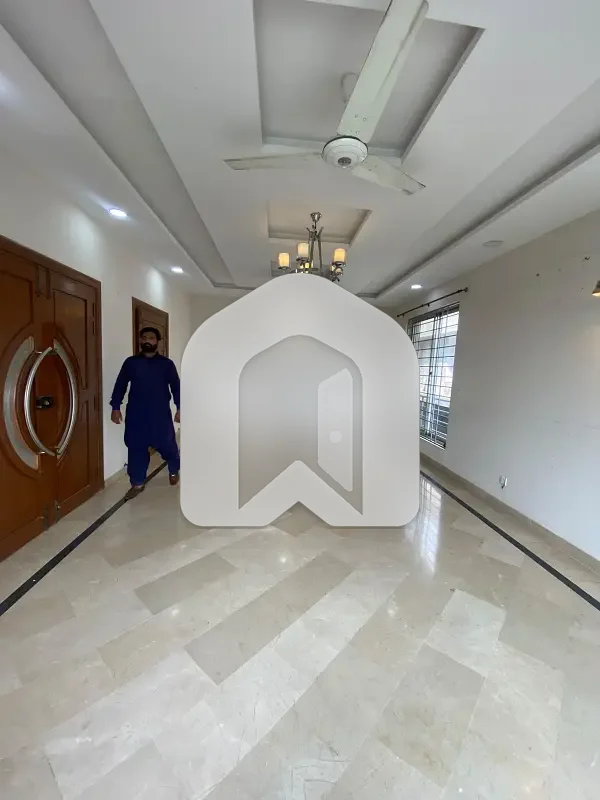 D-12 Islamabad 1 Kanal Lower Portion Basement For Rent 3 Bed With Washroom Drawing Dining Tv Lounge Kichen Store Room Parking Gas Electricity Meter Separate, photo 2