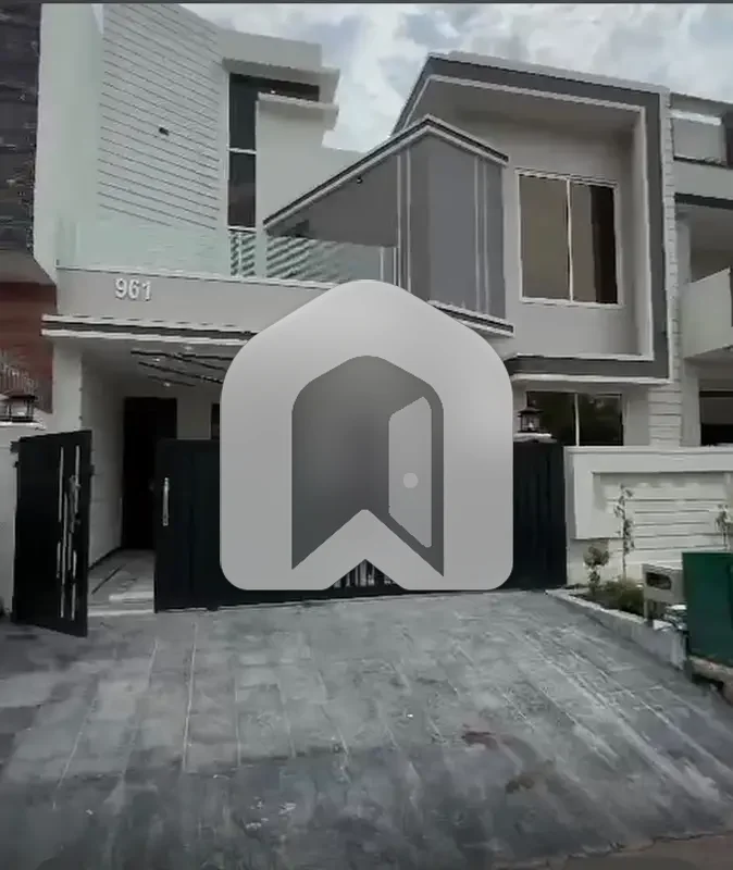 7 marla single portion avaliable for rent all facilities available, photo 2