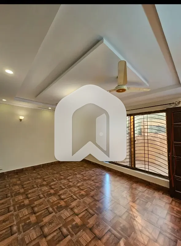 10 Marla Tile Flooring Ground Floor Near Kashmir Highway All Facilities Gas Electric Separate Parking G-13/1, photo 3