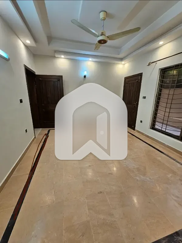 10 Marla Tile Flooring Ground Floor Near Kashmir Highway All Facilities Gas Electric Separate Parking G-13/1, photo 7