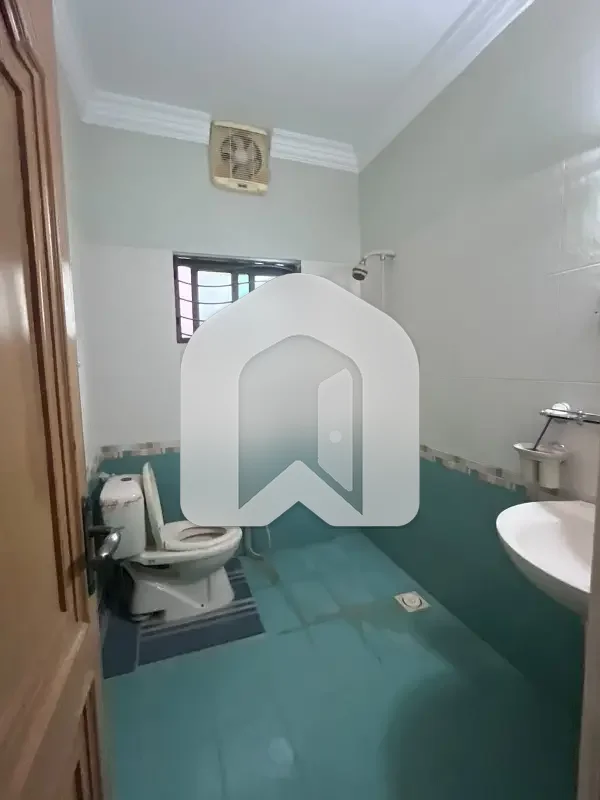E11/3 Multi Ground Portion for Rent  20 Marla  3 Bedrooms  Drawing Room  Dining Room  Servant Room  Sparit Gate  Electricity Available  Internet   Gas Available  Demand: Rs. 220,000/-, photo 5