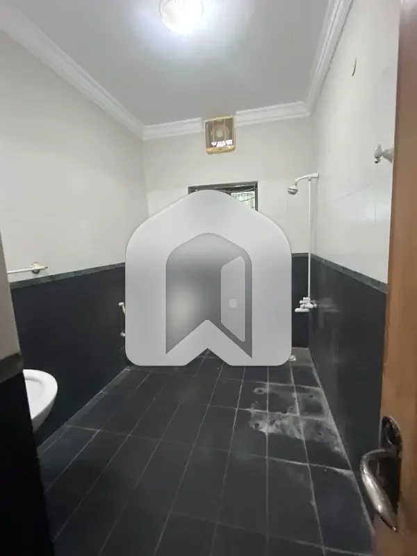 E11/3 Multi Ground Portion for Rent  20 Marla  3 Bedrooms  Drawing Room  Dining Room  Servant Room  Sparit Gate  Electricity Available  Internet   Gas Available  Demand: Rs. 220,000/-, photo 4