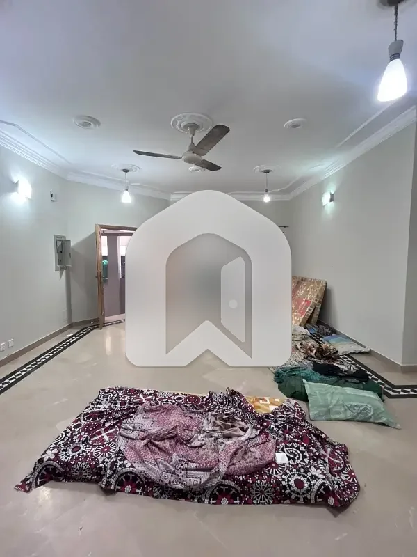 E11/3 Multi Ground Portion for Rent  20 Marla  3 Bedrooms  Drawing Room  Dining Room  Servant Room  Sparit Gate  Electricity Available  Internet   Gas Available  Demand: Rs. 220,000/-, photo 6