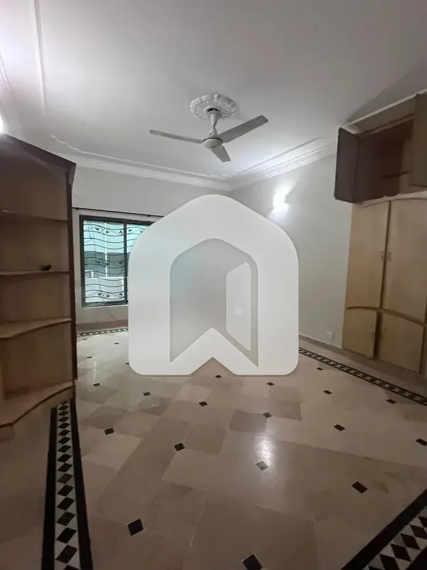 E11/3 Multi Ground Portion for Rent  20 Marla  3 Bedrooms  Drawing Room  Dining Room  Servant Room  Sparit Gate  Electricity Available  Internet   Gas Available  Demand: Rs. 220,000/-, photo 2