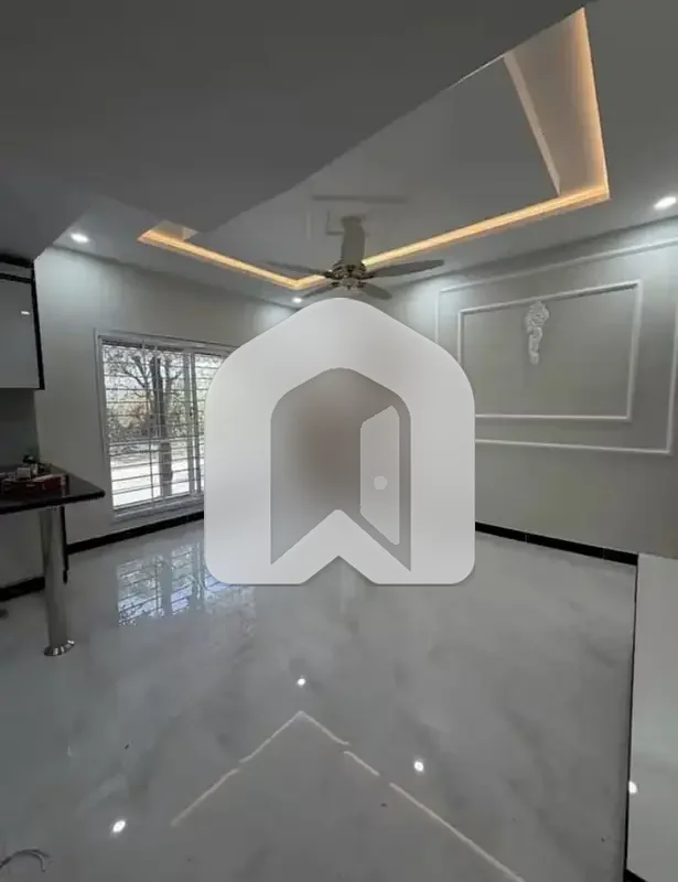 10 Marla Premium Corner Open Basement With Separate Gate & Garage, photo 5