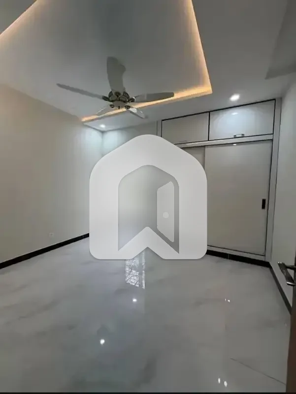 10 Marla Premium Corner Open Basement With Separate Gate & Garage, photo 6