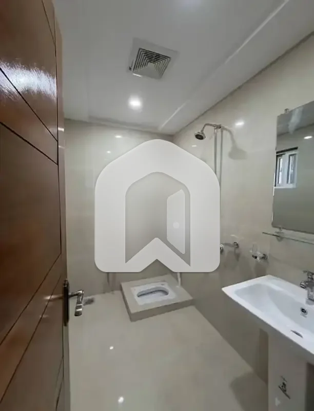10 Marla Premium Corner Open Basement With Separate Gate & Garage, photo 7