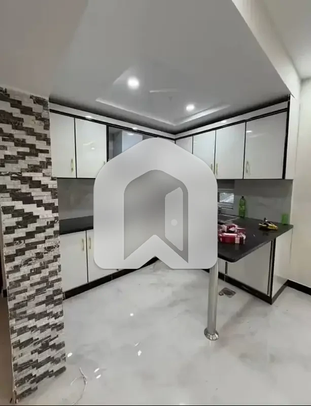 10 Marla Premium Corner Open Basement With Separate Gate & Garage, photo 3