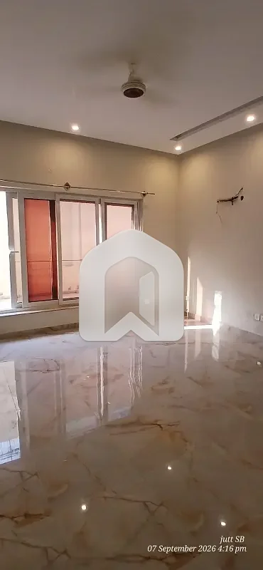 Lower Portion Of 1 Kanal Is Available For Rent In E-11, photo 3