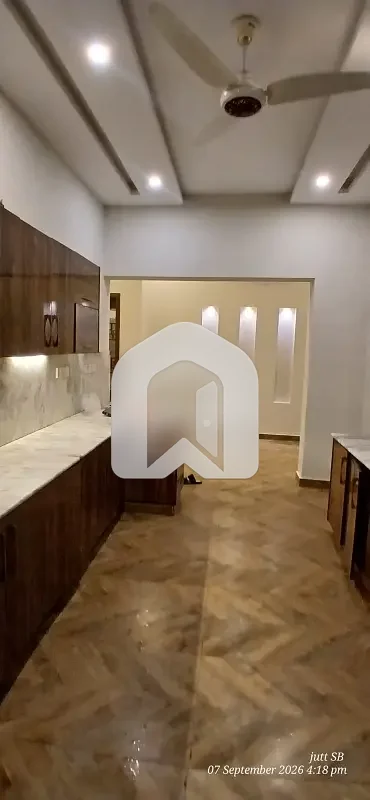 Lower Portion Of 1 Kanal Is Available For Rent In E-11, photo 8
