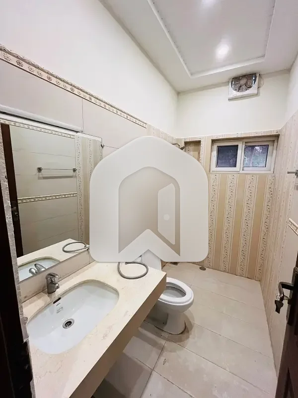 10 Marla Brand Imnew Ground Portion For Rent, photo 11
