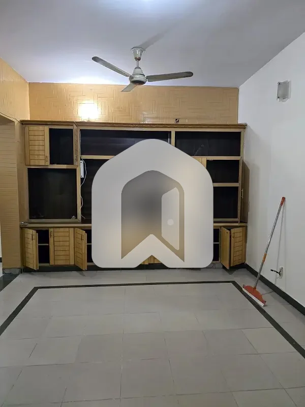 8 Marla's Ground floor for Rent in D. 12, photo 6