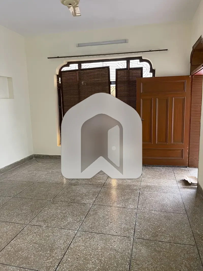 F-11 Ground Portion 3 Bedroom Nice Location Available For Rent, photo 5
