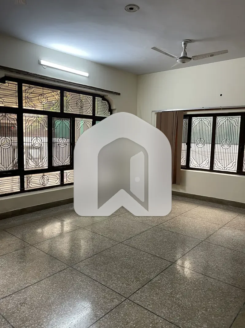 F-11 Ground Portion 3 Bedroom Nice Location Available For Rent, photo 6