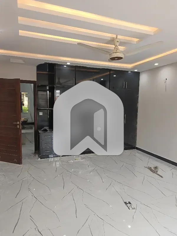 F-10 New Uppar Portion 4 Bedroom 4 Bath, photo 7
