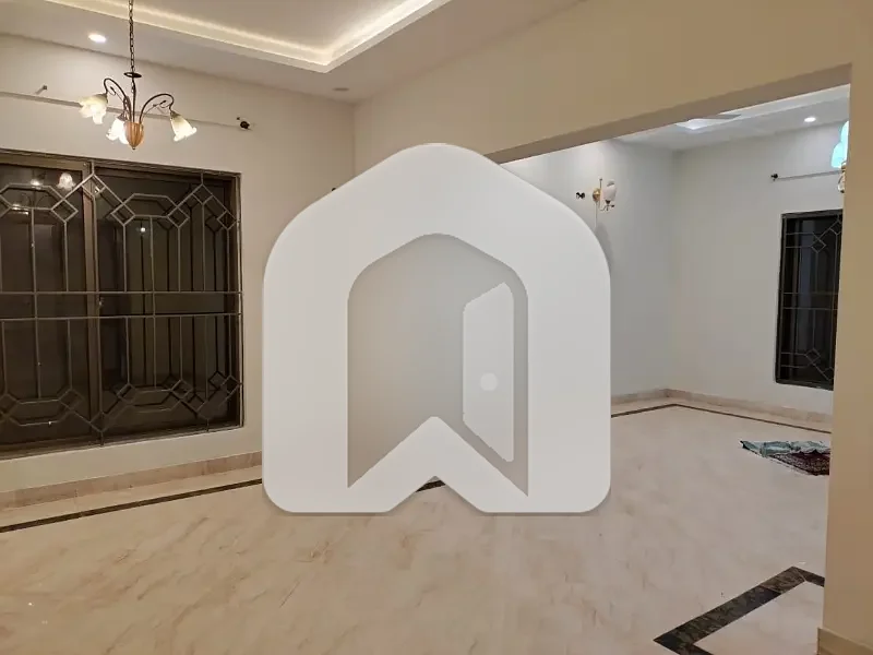 E-11 Tile Floor Almost New Upper Portion 4 Bed Separate Gate, photo 2