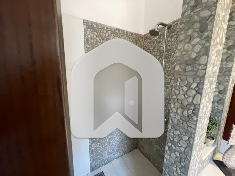 Modern Design Ideal Location Independent First Floor Furnished Separate Gate Size 500 Yards, photo 10