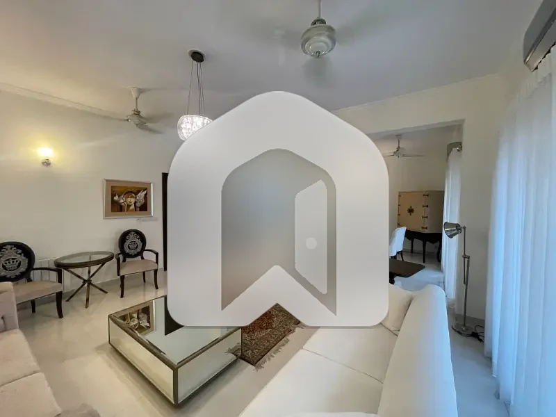 Modern Design Ideal Location Independent First Floor Furnished Separate Gate Size 500 Yards, photo 4