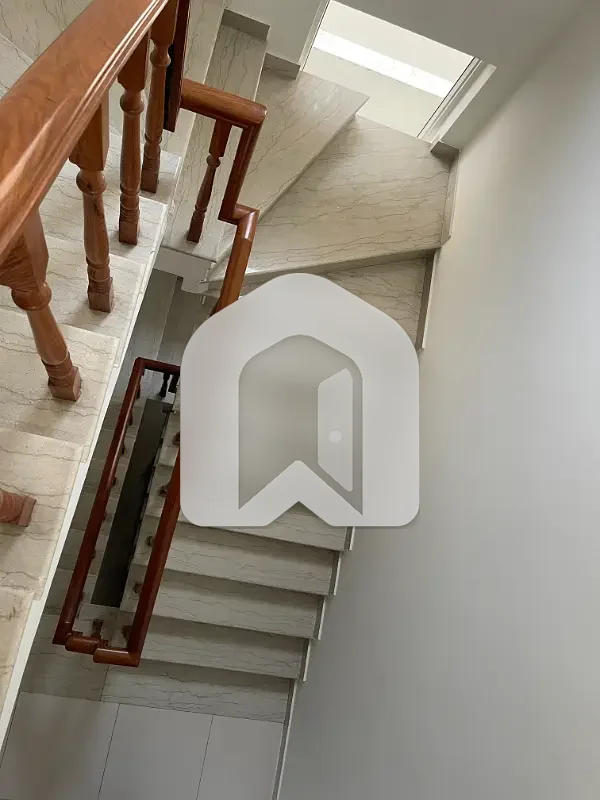 Modern Design Ideal Location Independent First Floor Furnished Separate Gate Size 500 Yards, photo 25