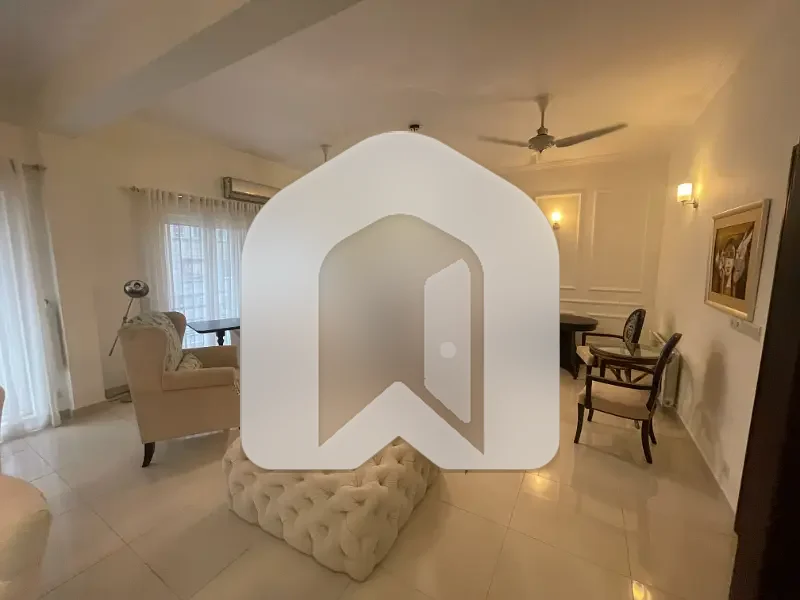 Modern Design Ideal Location Independent First Floor Furnished Separate Gate Size 500 Yards, photo 3