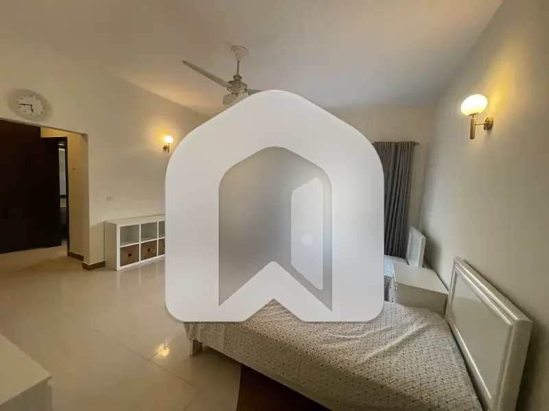 Modern Design Ideal Location Independent First Floor Furnished Separate Gate Size 500 Yards, photo 12