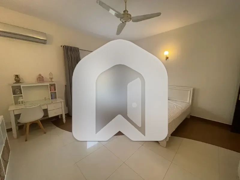 Modern Design Ideal Location Independent First Floor Furnished Separate Gate Size 500 Yards, photo 11