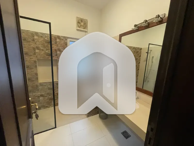 Modern Design Ideal Location Independent First Floor Furnished Separate Gate Size 500 Yards, photo 8