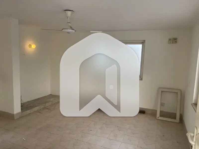 Modern Design Ideal Location Independent First Floor Furnished Separate Gate Size 500 Yards, photo 20