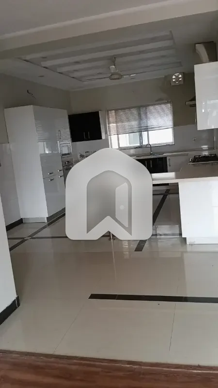 Beautiful Upper Portion E11 Renovated, photo 8