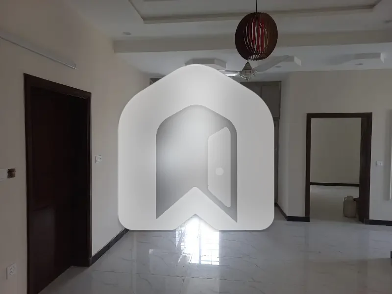 10 Marla Newly Constructed Upper portion available for rent, photo 3