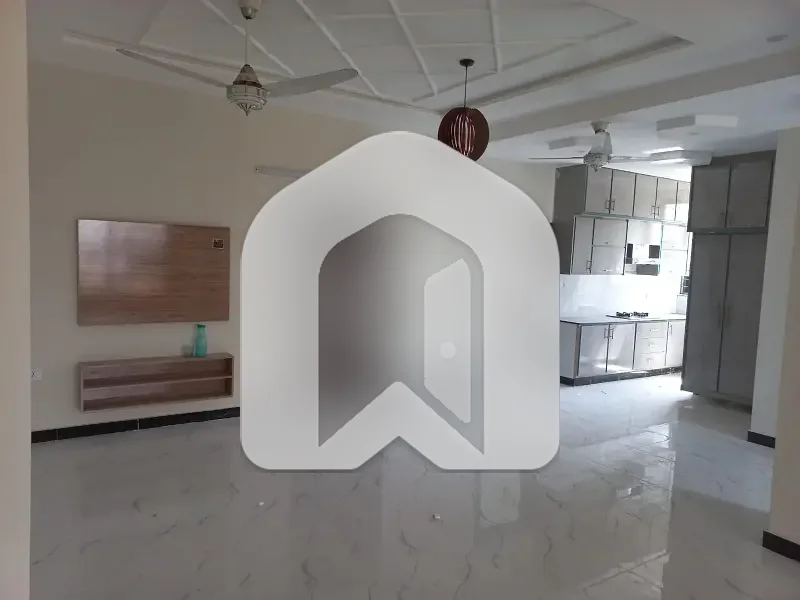 10 Marla Newly Constructed Upper portion available for rent, photo 2