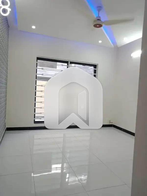 6 Marla Upper Portion For Rent 2bed With Washroom Drawing Lounge Kichen Servant Room Parking Gas Electric, photo 7