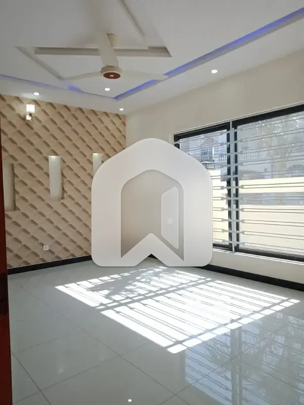 6 Marla Upper Portion For Rent 2bed With Washroom Drawing Lounge Kichen Servant Room Parking Gas Electric, photo 6