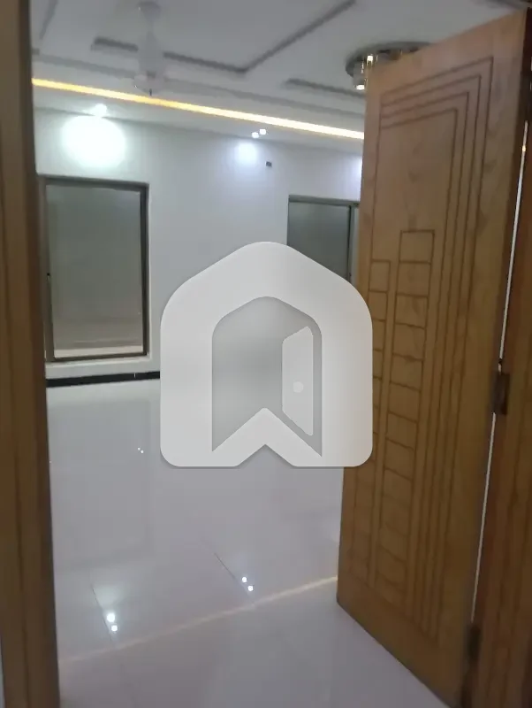 6 Marla Upper Portion For Rent 2bed With Washroom Drawing Lounge Kichen Servant Room Parking Gas Electric, photo 5