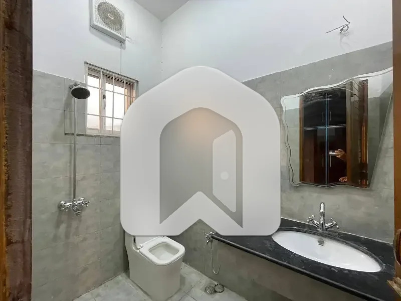 10 Marla Upper Portion For Rent 3 Bed With Washroom Drawing Dining Tvl Kichen No Servant Room Parking Gas Electric, photo 10