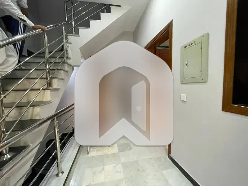 10 Marla Upper Portion For Rent 3 Bed With Washroom Drawing Dining Tvl Kichen No Servant Room Parking Gas Electric, photo 9