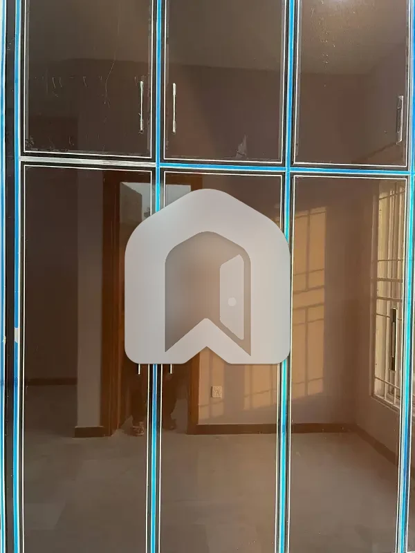 10 Marla Upper Portion For Rent 3 Bed With Washroom Drawing Dining Tvl Kichen No Servant Room Parking Gas Electric, photo 13