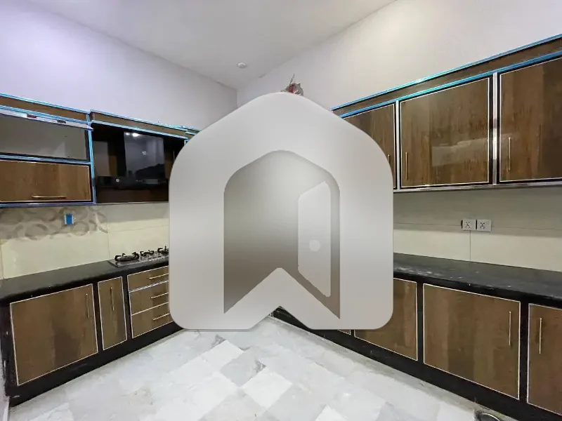 10 Marla Upper Portion For Rent 3 Bed With Washroom Drawing Dining Tvl Kichen No Servant Room Parking Gas Electric, photo 7