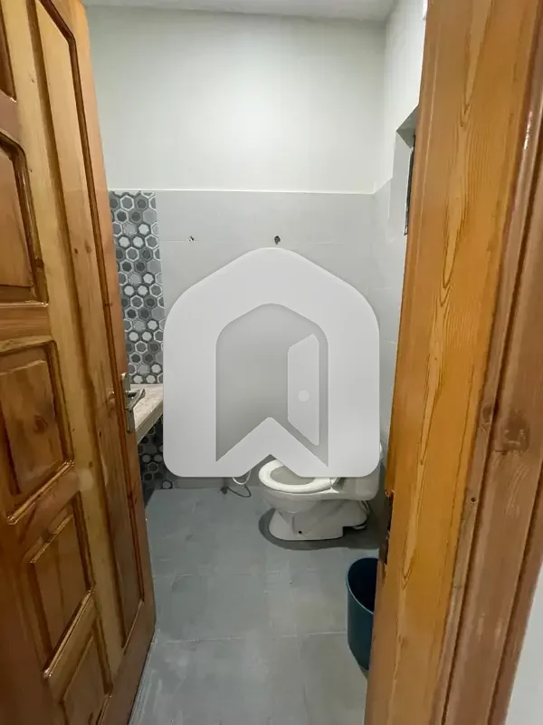 E-11 ISLAMABAD 10 Marla Upper Portion For Rent 3bed With Washroom Drawing Dining Tvl Kichen Servant Room Parking Gas Electric, photo 13