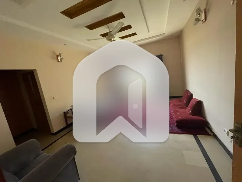E-11 ISLAMABAD 10 Marla Upper Portion For Rent 3bed With Washroom Drawing Dining Tvl Kichen Servant Room Parking Gas Electric, photo 10