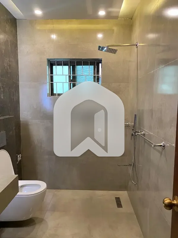 F-11/1: 666 Yards Upper Portion, 3 Bedrooms, Separate Gate, Prime Location, Rent: Rs. 300,000/-, Per Month, photo 5