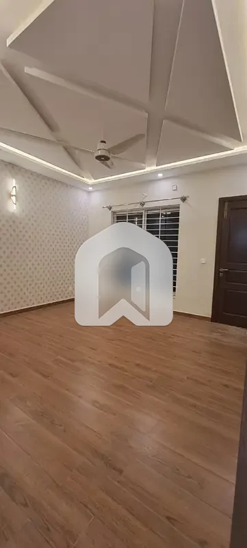 D-12 Islamabad 4080 Upper Portion For Rent 3bed With Washroom D/D Tvl Kichen Room Gas Electric Parking, photo 2